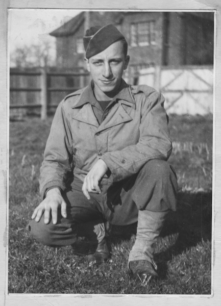 Army days, Tidworth, England, 1944. Courtesy of Ralph Baer and Bob Pelovitz.