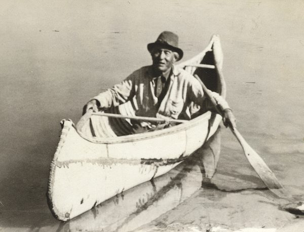 Native American canoes typically did not have seats, so paddlers knelt, leaned against a thwart, or sat on their heels. 