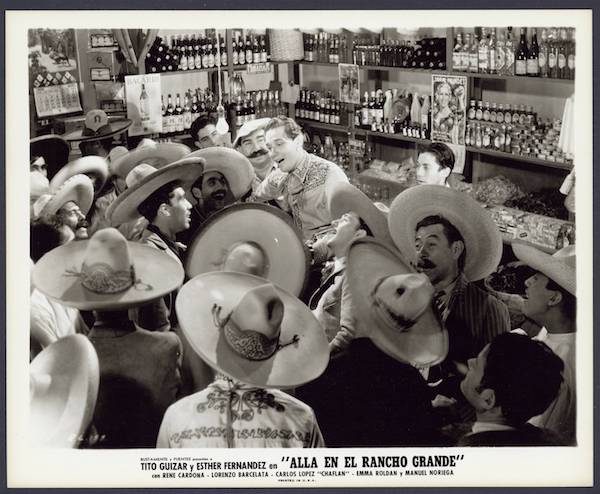 Characters sing together in Allá en el Rancho Grande (Over on the Big Ranch, 1936).