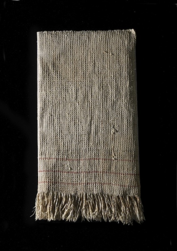 Captain R. M. Sims purchased this towel in Richmond just days before the Army of Northern Virginia was forced to abandon the Confederate capital. On April 9, 1865, he now used it as a flag of truce. After the Union’s Lt. Colonel Edward Whitaker escorted Simms back to the Confederate lines, he asked to keep the towel for his own protection as he returned to Union lines. Whitaker cut the towel in two. He kept one half and presented the other to General Custer’s wife, Elizabeth, who later bequeathed it to the Smithsonian. 