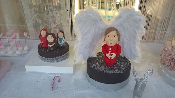 The pastry shop Cup Cakes Cologne has cakes designed to welcome refugees.