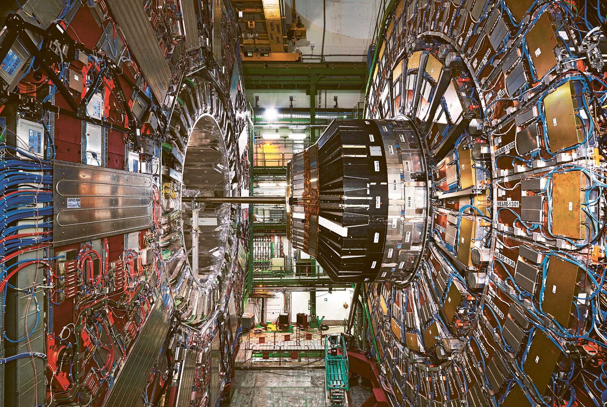 Самая большая частица. Большом адронном коллайдере в ЦЕРНЕ. Швейцария ЦЕРН коллайдер. Коллайдер в Женеве. Большом адронном коллайдере (LHC.