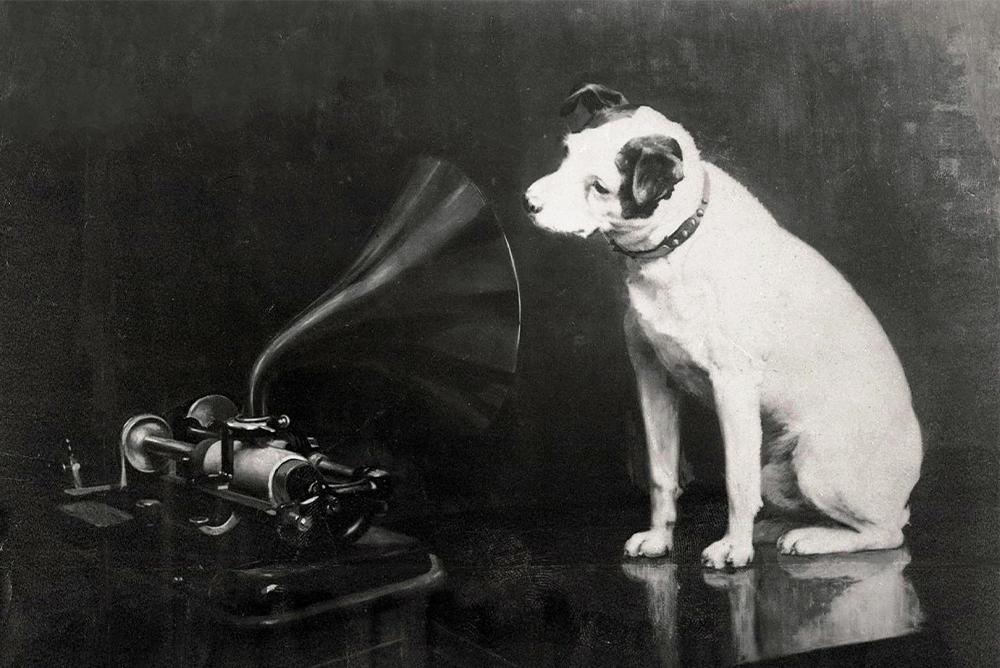 Francis Barraud's 1898 black and white painting of the dog Nipper looking into an Edison Bell cylinder phonograph.